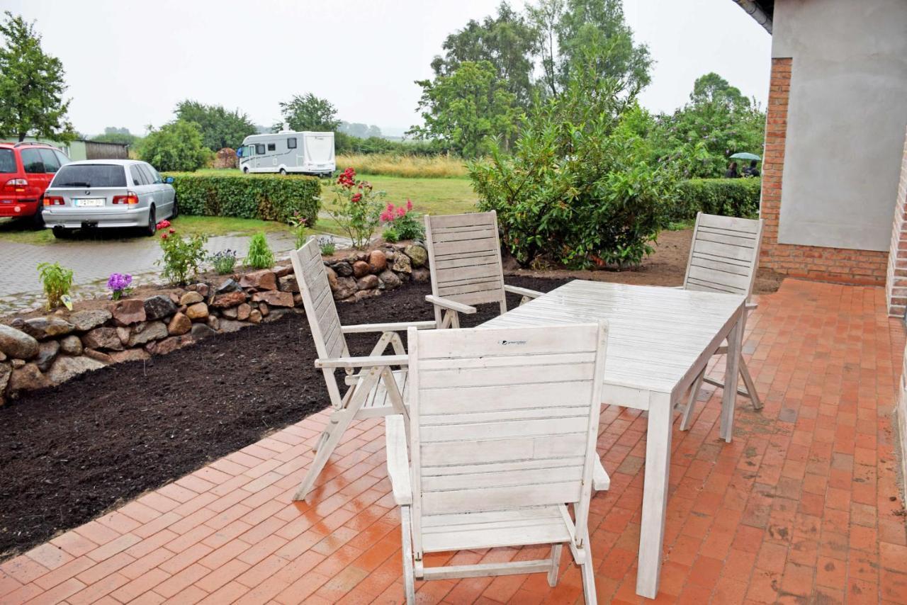 Ferienhaus Zum Boddenstrand Mit Ka Gross Zicker Exterior photo